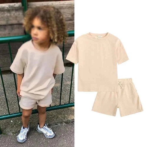 2-piece T-shirt and shorts tracksuit set