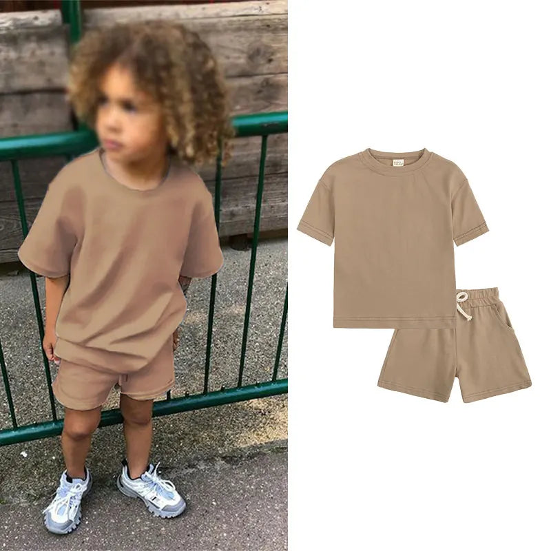 2-piece T-shirt and shorts tracksuit set