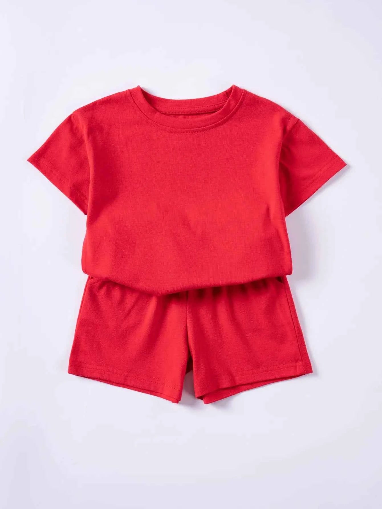 2-piece T-shirt and shorts tracksuit set