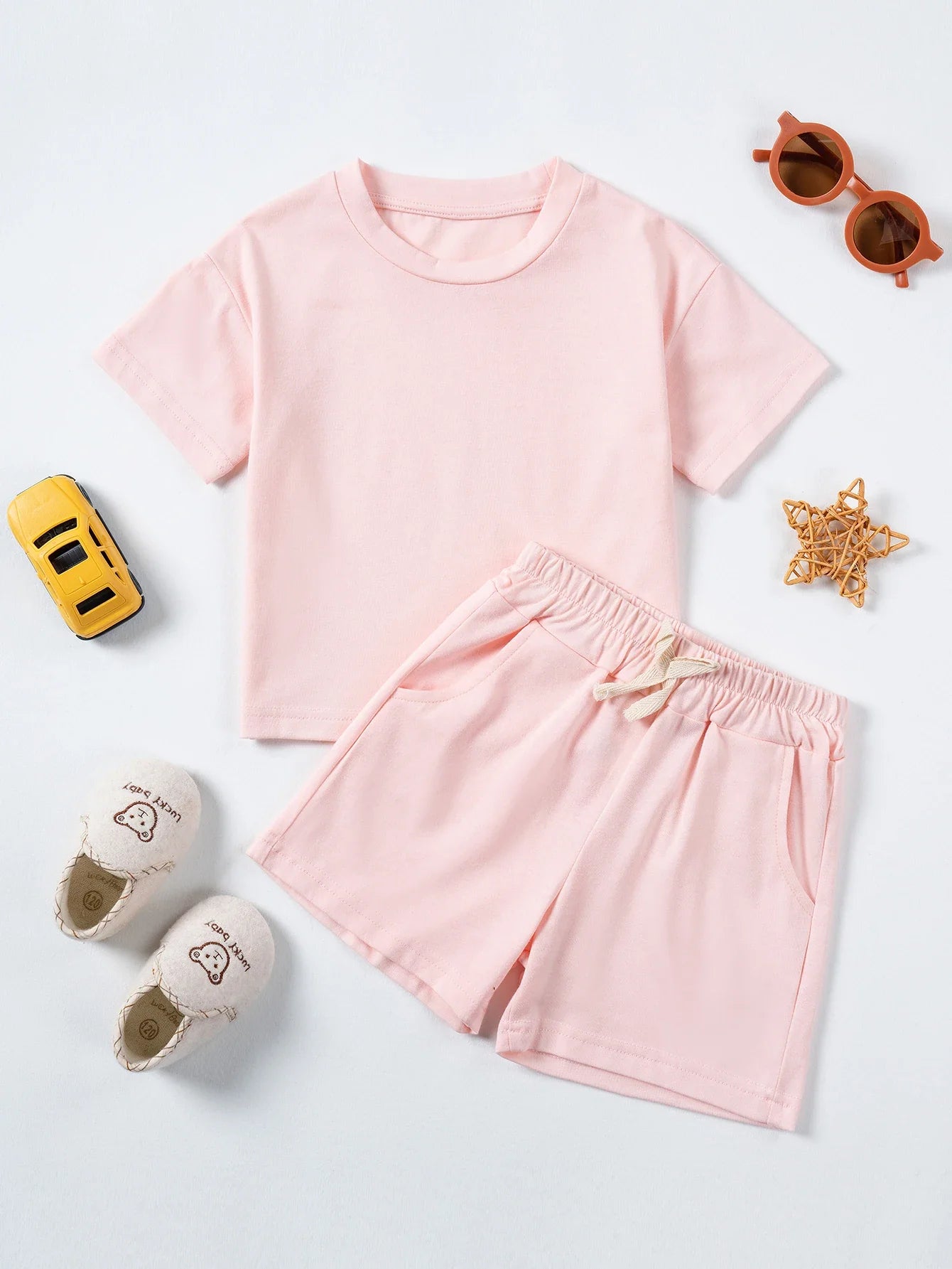 2-piece T-shirt and shorts tracksuit set