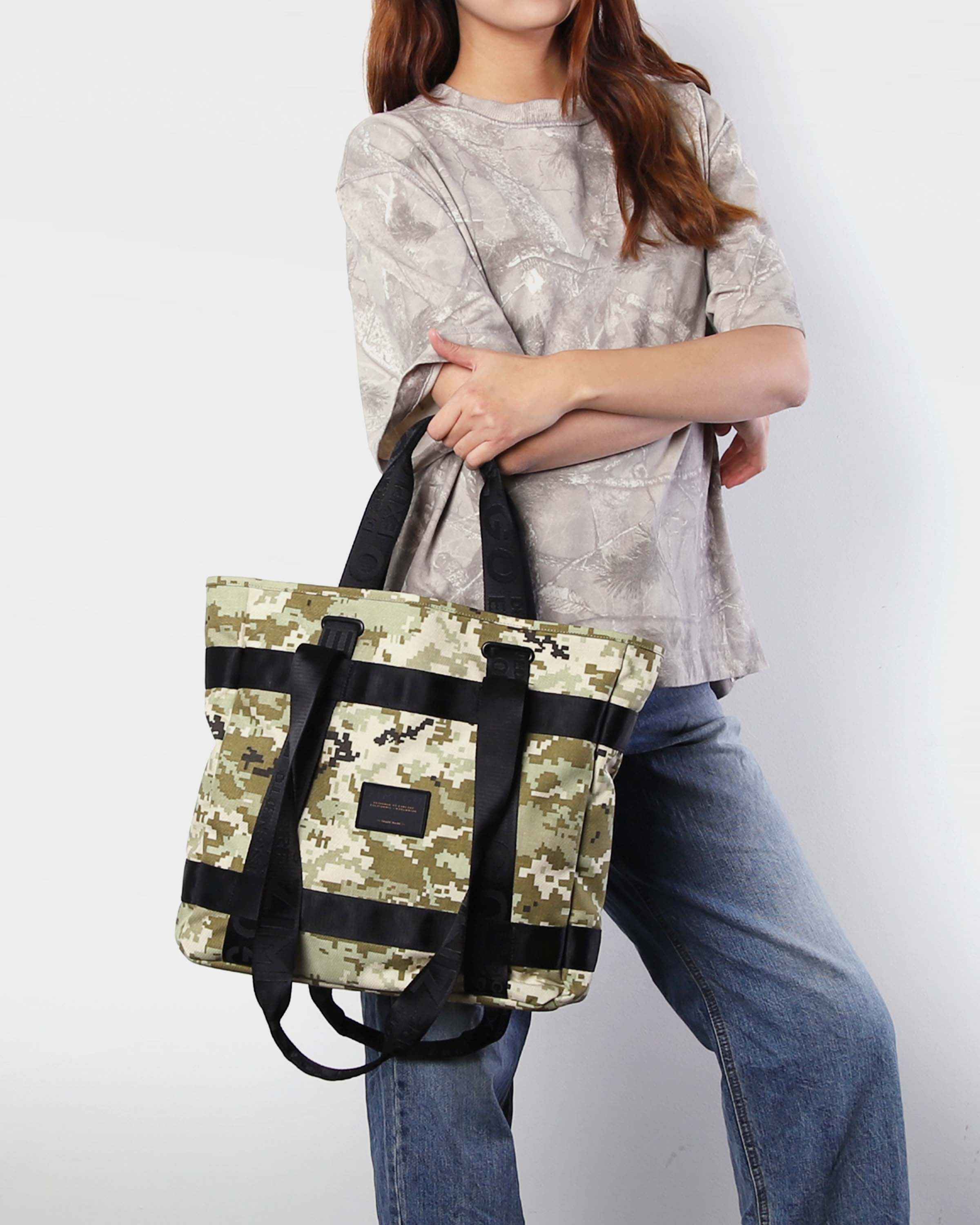 THE TWO WAY TOTE Shoulder Bag (Camo)