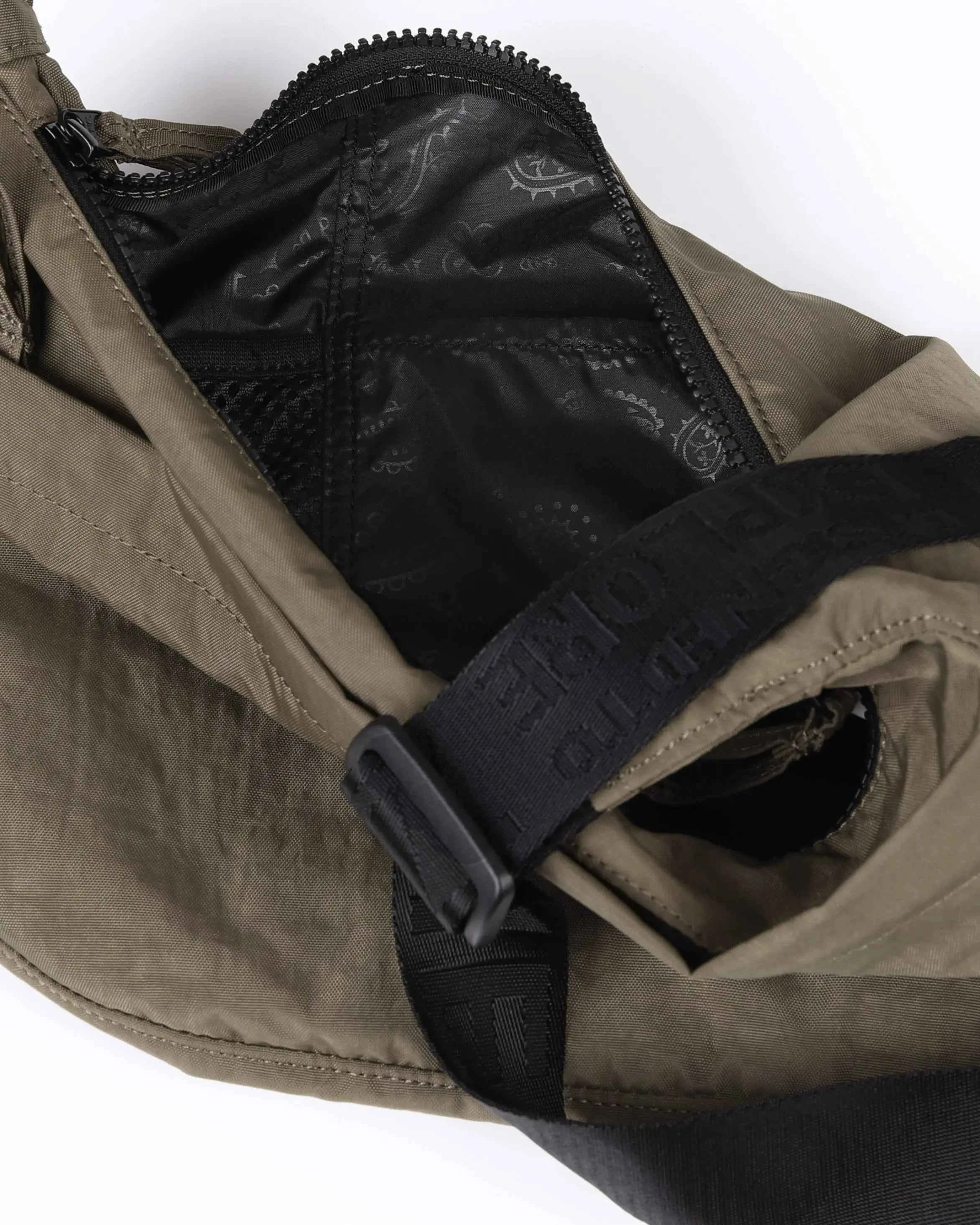 EVERYWHERE CRESCENT Bag (Dark Olive)