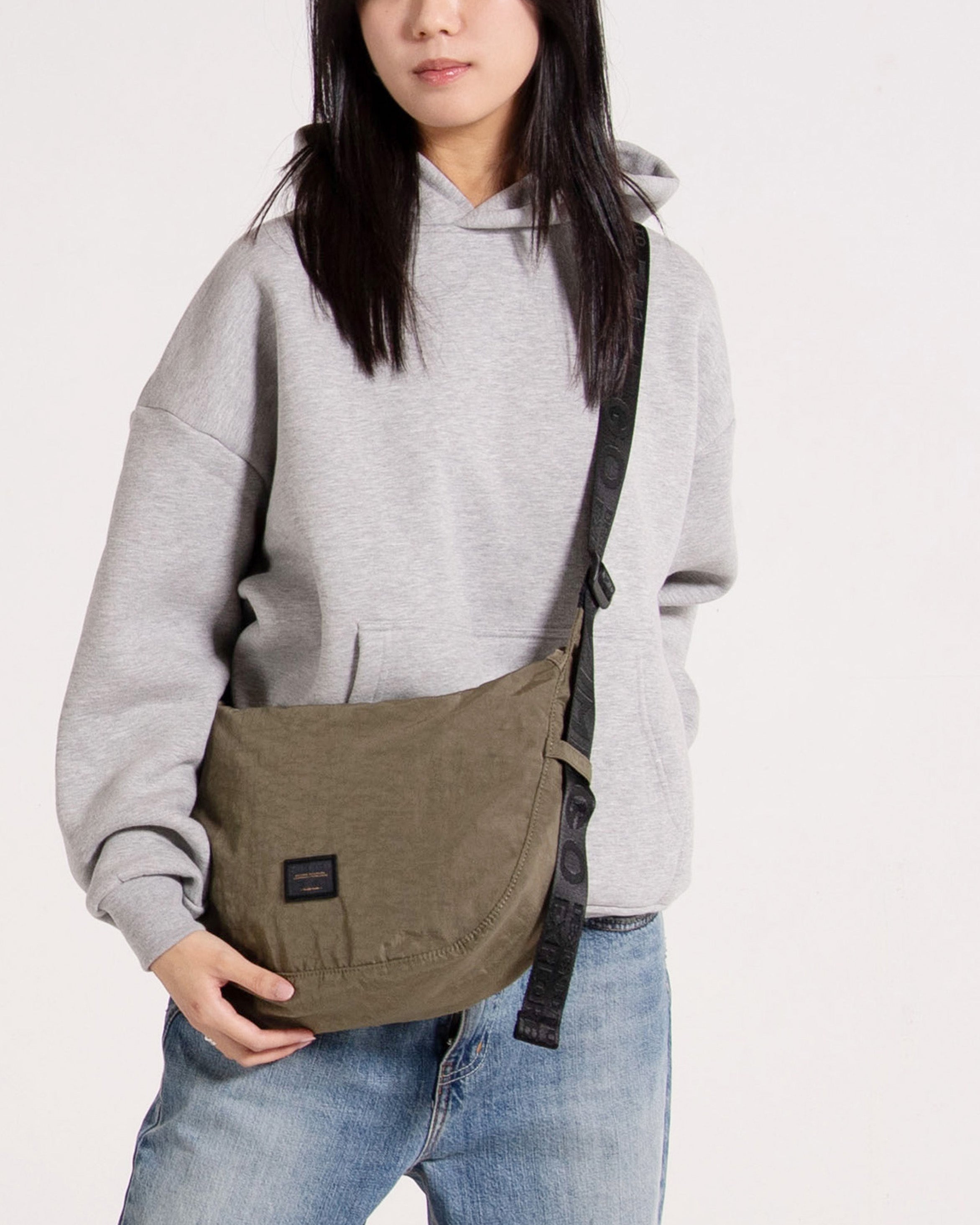 EVERYWHERE CRESCENT Bag (Dark Olive)