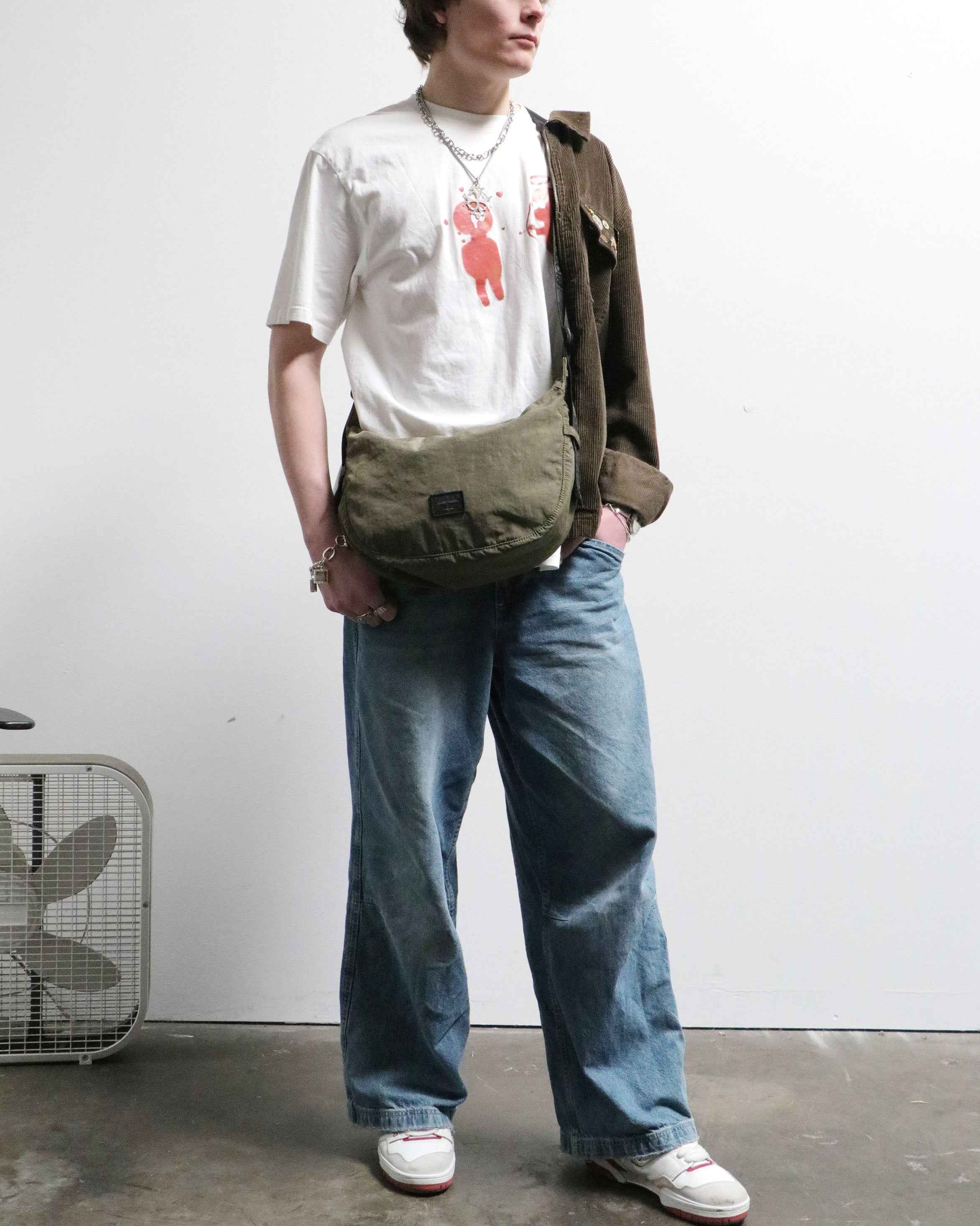 EVERYWHERE CRESCENT Bag (Dark Olive)